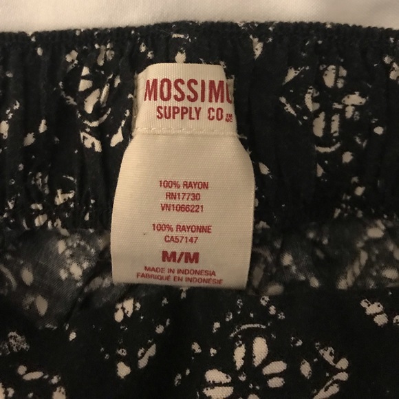 Mossimo Patterned Flowy Shorts - Picture 3 of 4